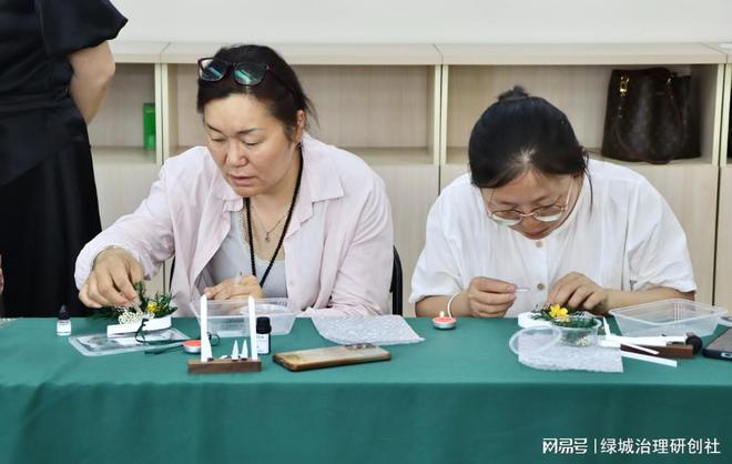 同行”——关爱巾帼司机母亲节暖心活动麻将胡了2游戏入口“香伴车程 母爱(图3)